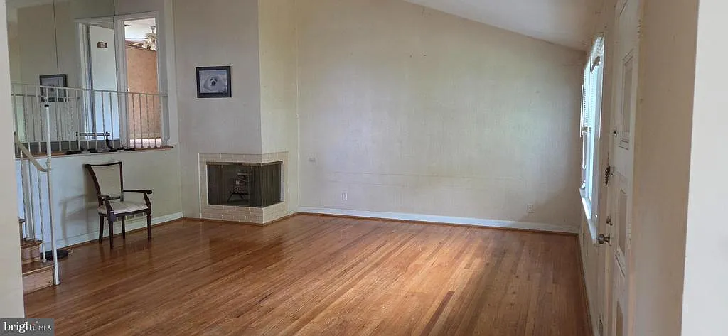 3 bed, 2.0 bath, 1957 sqft, $2,100 — Photo 1