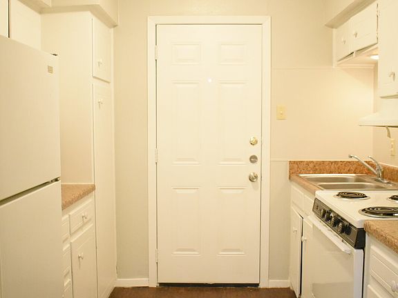 4th image of 3410 Nashville Ave APT C