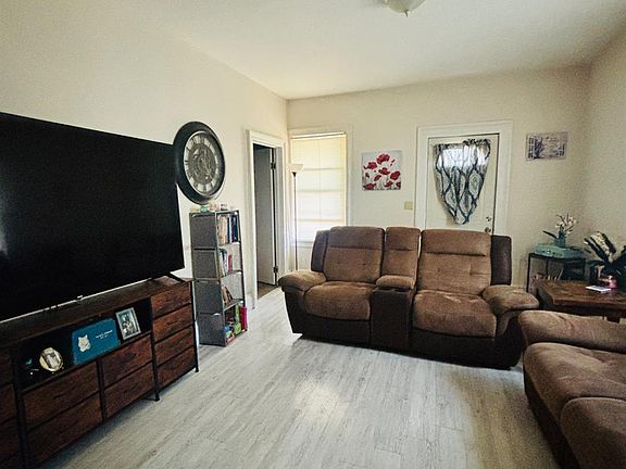 5th image of 1115 Filmore St