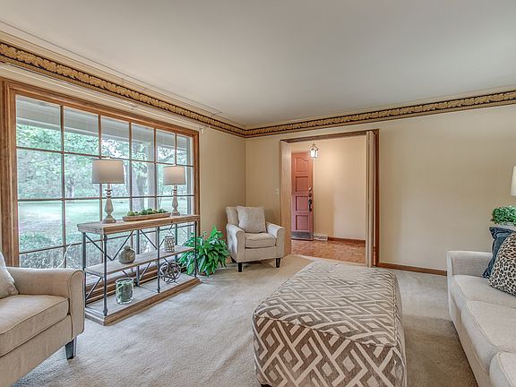 4th image of 3684 Sanford Dr