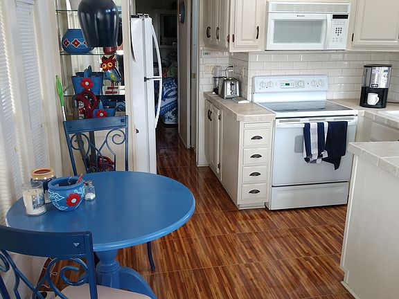 Updated kitchen with dishwasher