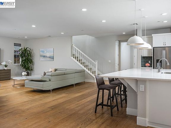 4th image of 436 Wayland Loop