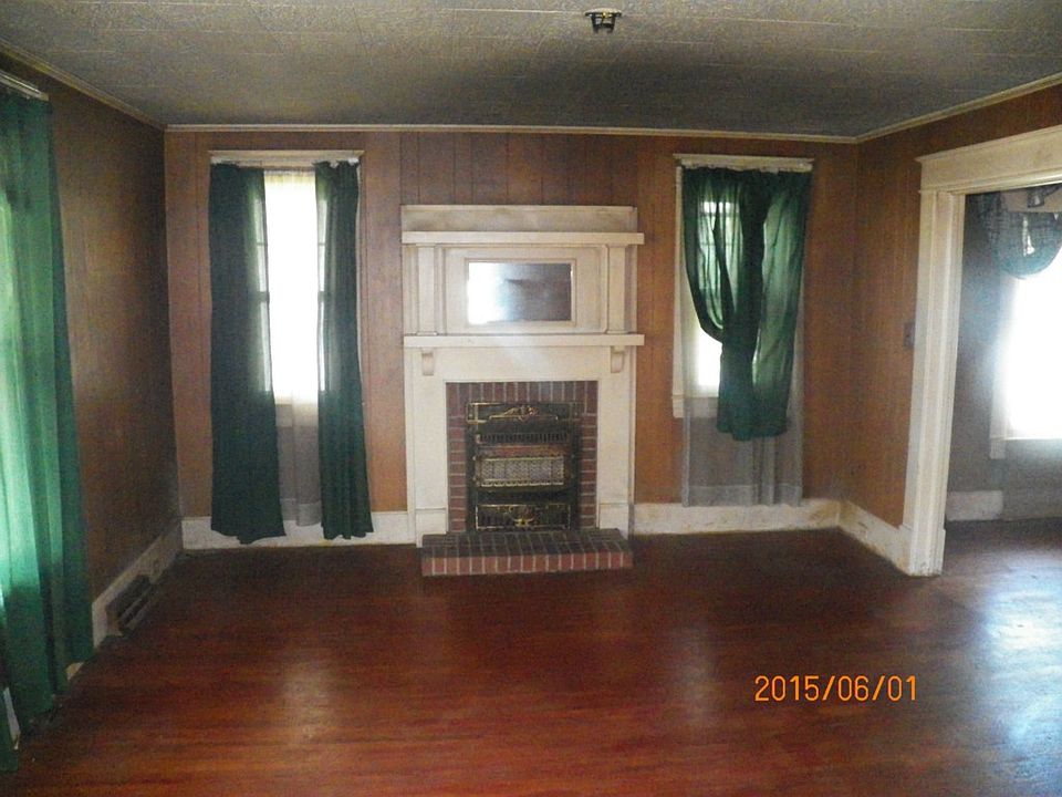 2nd image of 1215 Carter St