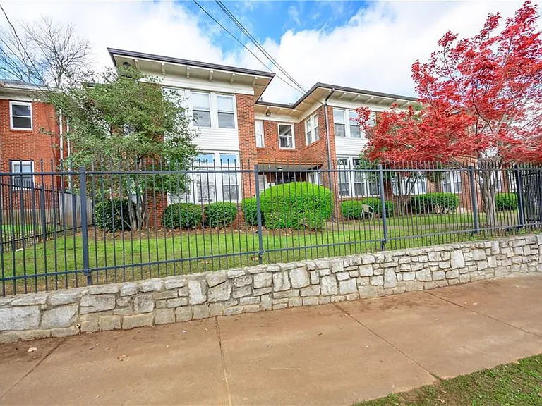 600 Parkway Dr NE #10 — Photo 15