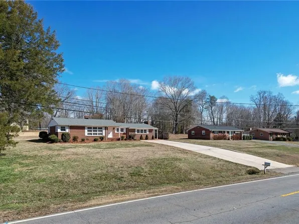 1540 W Harrison St, Reidsville, NC 27320