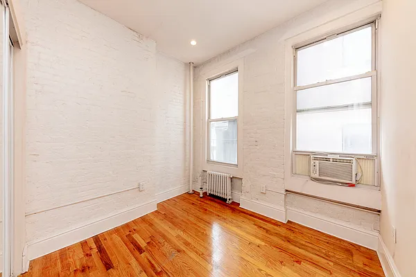 Rented by Douglas Elliman | media 16