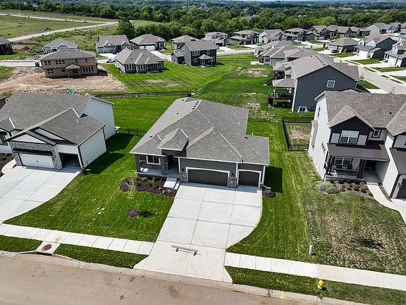 2nd image of 3100 SW Arbortree Dr