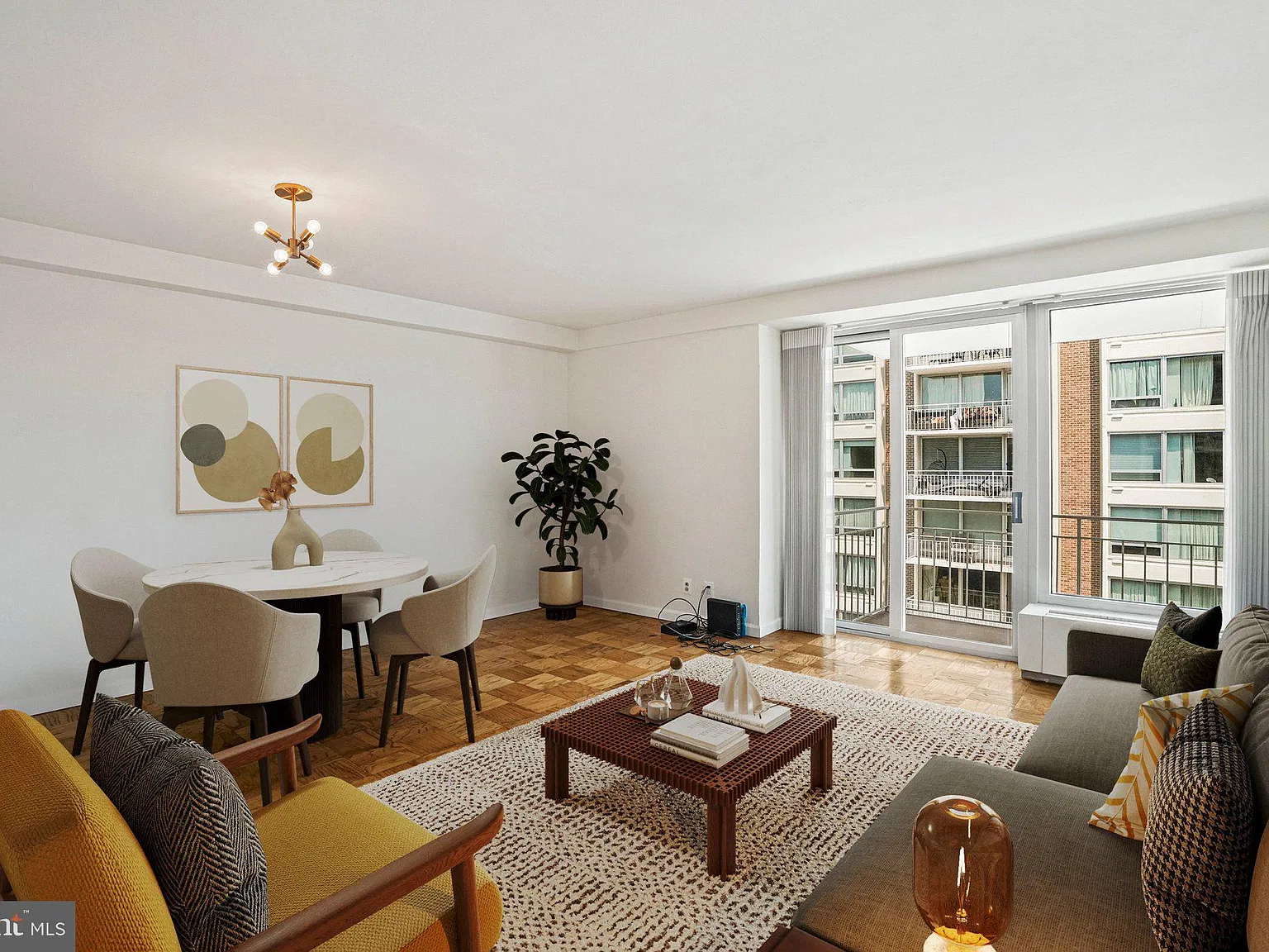 Riverside Condominium — Photo 4