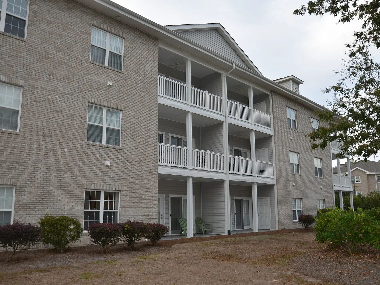 3 bed, 1350 sqft, $1,995 — Photo 2