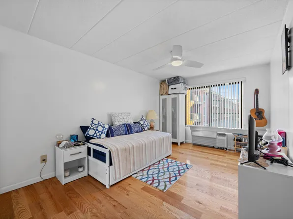 108-15 Sea View Avenue image 3 of 18