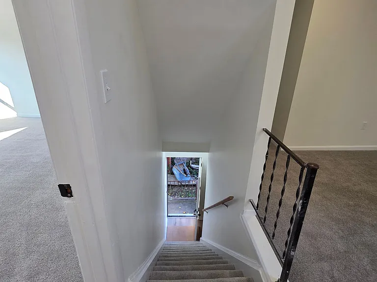 112 Amanda Ave #2 — Photo 4