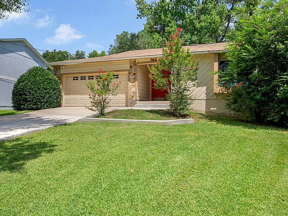 2nd image of 762 Lupine Ln