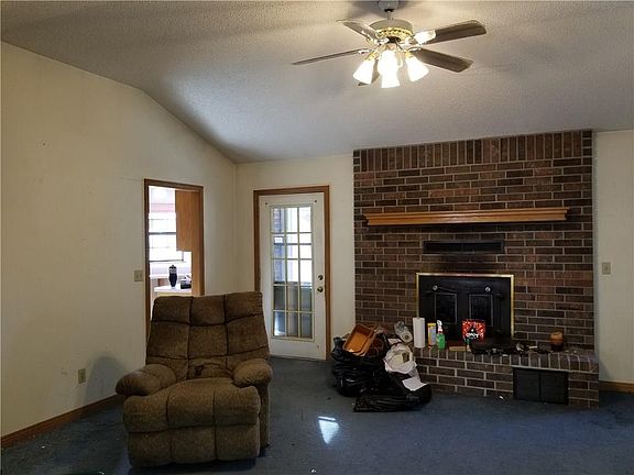 3rd image of 6 Constance Cir