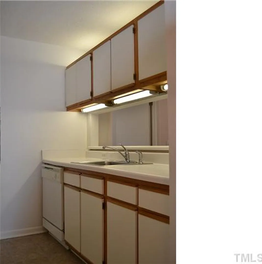 Room in 4 Bedroom Home at Collegiate Cir — Photo 4