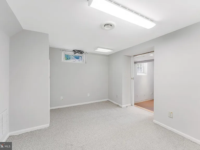 1005 N Lebanon St — Photo 41