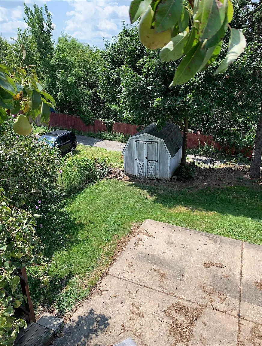 1400 Woodbourne Ave photo 1