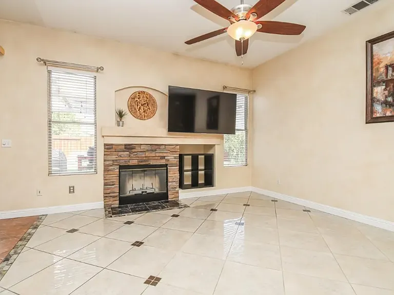 2055 Keel Ct — Photo 3