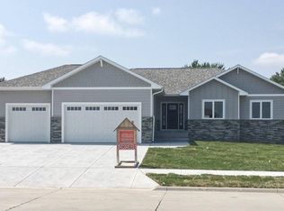 2924 Lee St, Grand Island, NE 68803