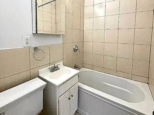 4th image of 81 Orchard St APT 11A