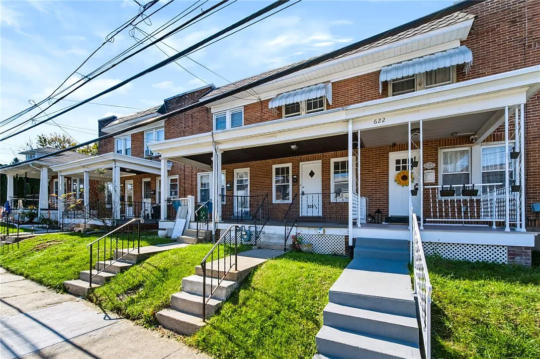 2 bed, 1.5 bath, 810 sqft, $1,950 — Photo 2