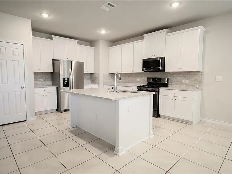 7403 Albany Dr — Photo 10