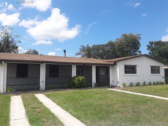 2nd image of 121 SE Serenata Ct