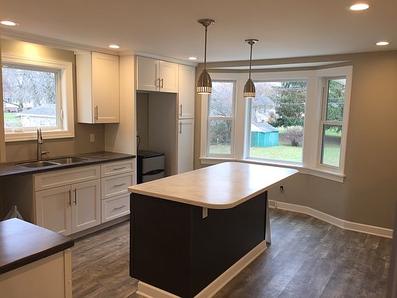 4th image of 8410 Wehrle Dr