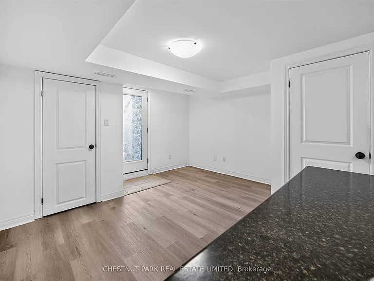 2823 Saint Clair Ave E #LOWER — Photo 11