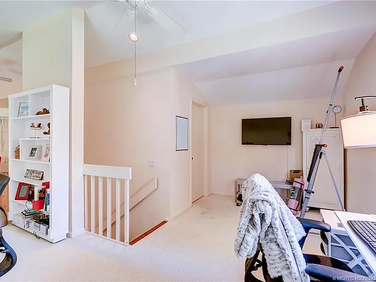 233 NE Edgewater Dr #201 — Photo 45