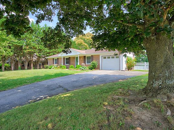 3rd image of 735 Rolling Hills Dr