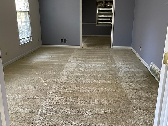 3rd image of 121 Woodgate Dr