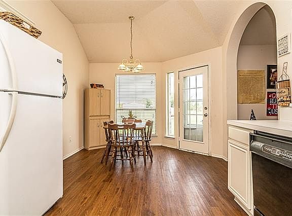 5th image of 1005 Overland Dr