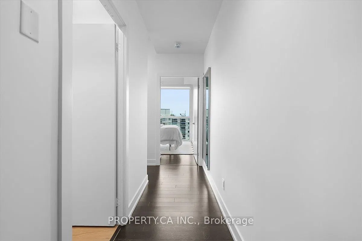 Ayc Condos — Photo 3