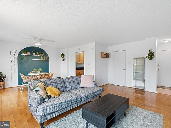 2nd image of 1730 Arlington Blvd APT 202