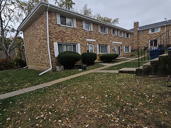 2nd image of 554 Lynn Ct Unit A