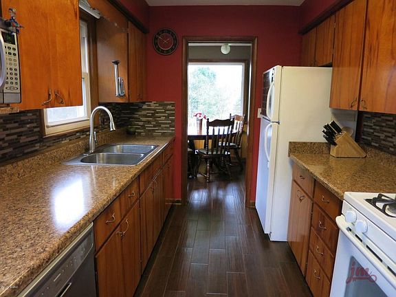 5th image of 14096 Pine Lake Ave
