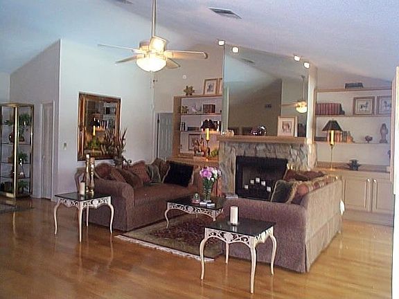 Great Rm with Fireplace
