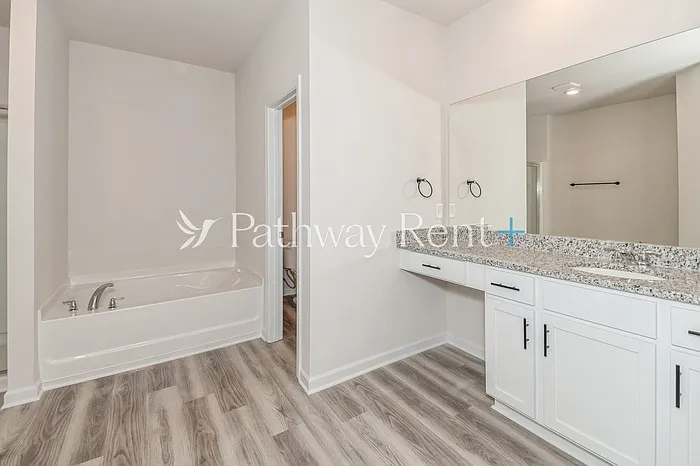 603 Mackenzie Cv — Photo 14