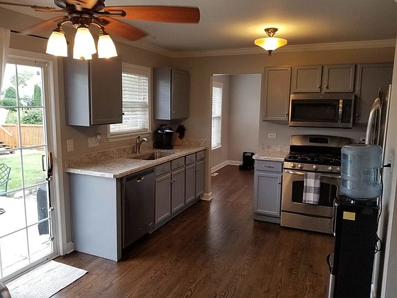 3rd image of 900 Carlyle Dr