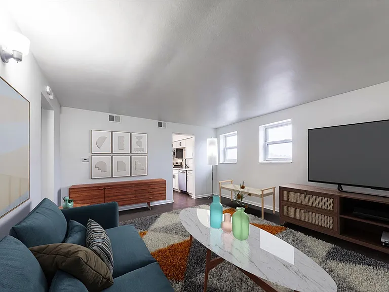 31 - 601 E Warrington — Photo 1