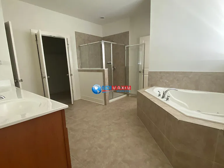 1306 Halletts Peak Pl — Photo 16