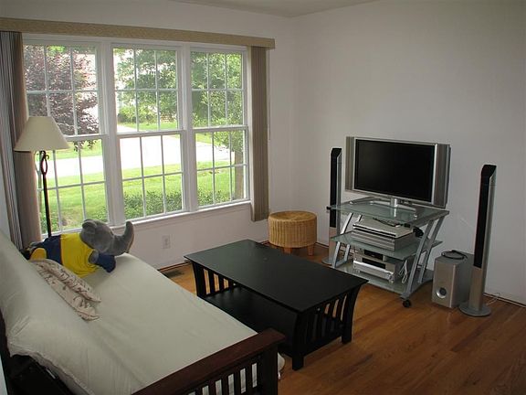 3rd image of 167 Wellington Cir