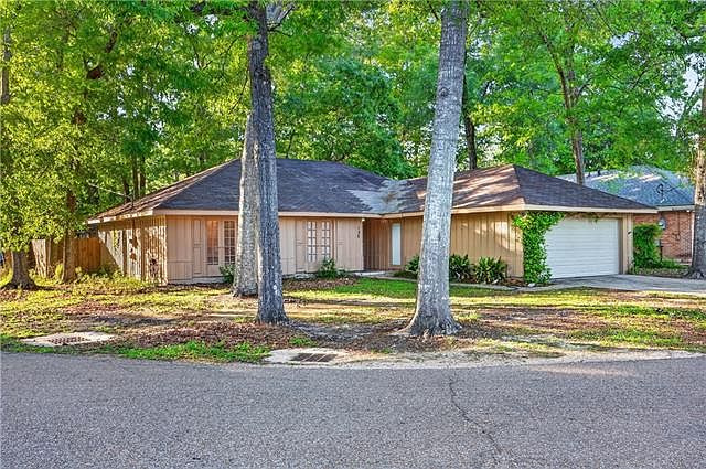 1st image of 135 Oakwood Dr