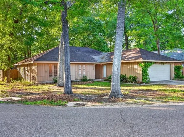 135 Oakwood Dr, Mandeville, LA 70448