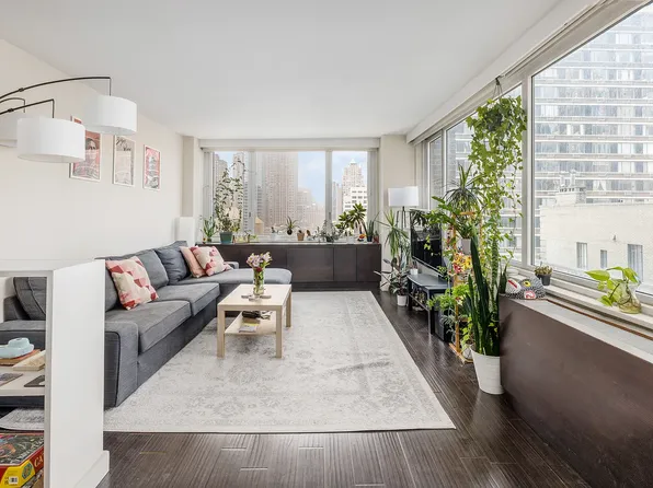 322 W 57th St APT 20B, New York, NY 10019