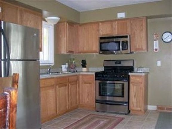 4th image of 1084 Birch Ln