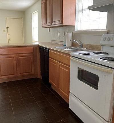 4th image of 412 Transcontinental Dr