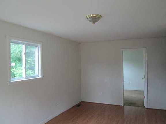 3rd image of 13 Saint John Ct