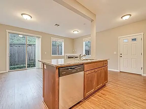 5th image of 4308 NE 34th Cir