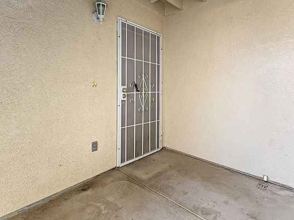 5th image of 2001 Eastwood Drive #11